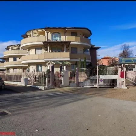 Domus Parca Apartment, Host: Shamira דירה